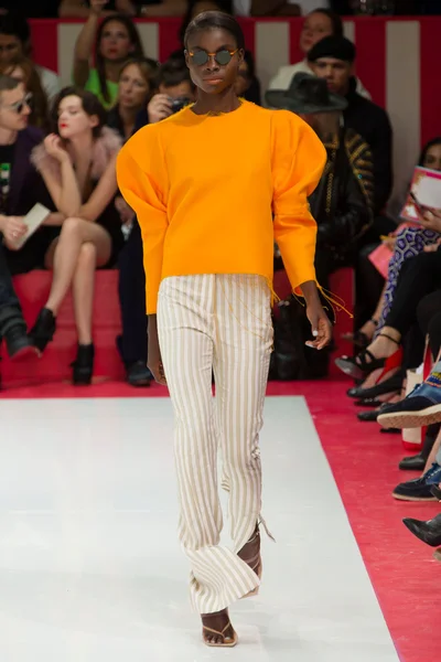 Look 24